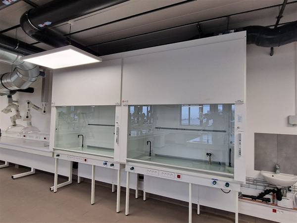 ESPCI Paris 5e — sorbonnes de laboratoire